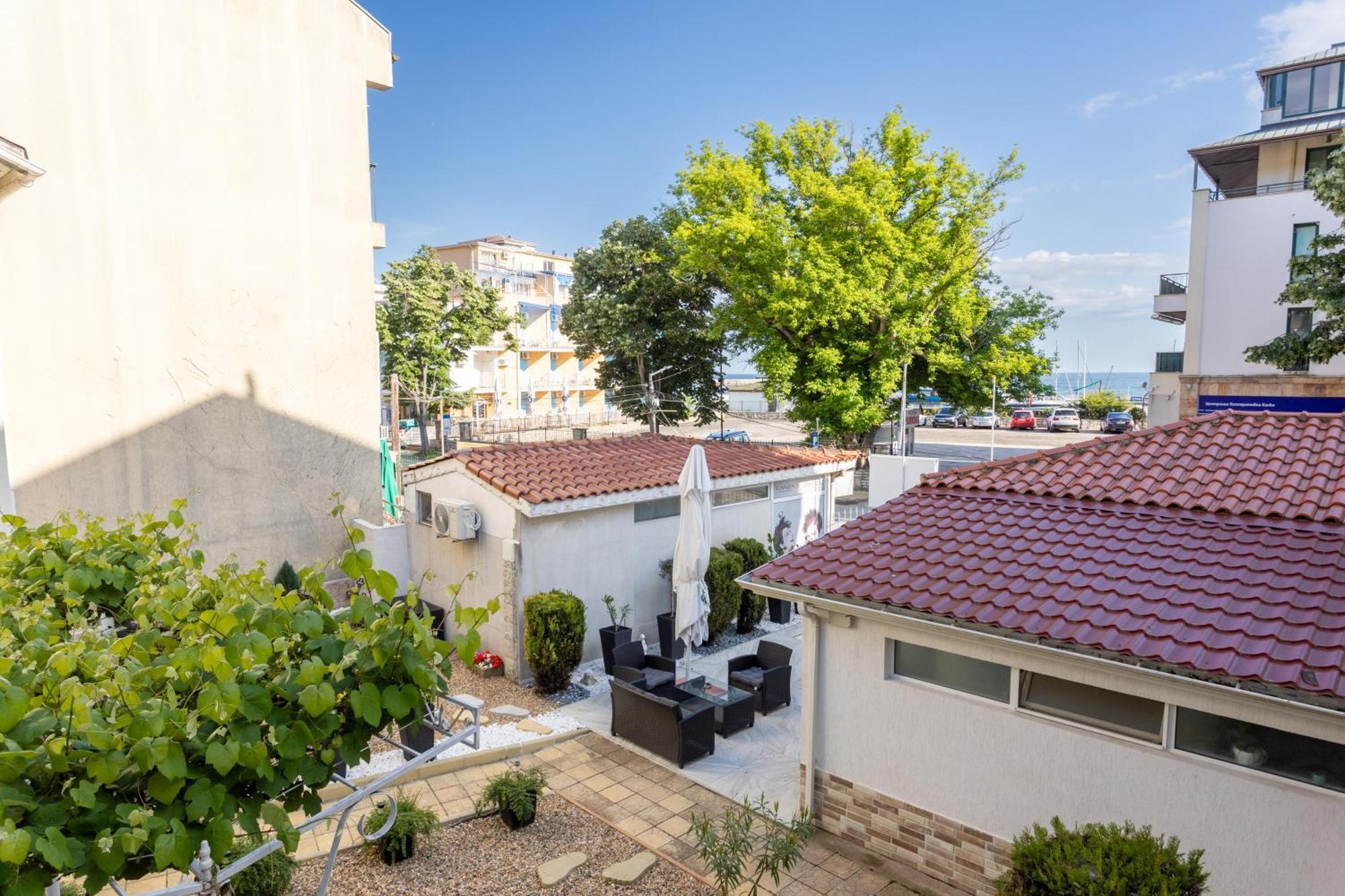 Guest House Desi Balchik Extérieur photo