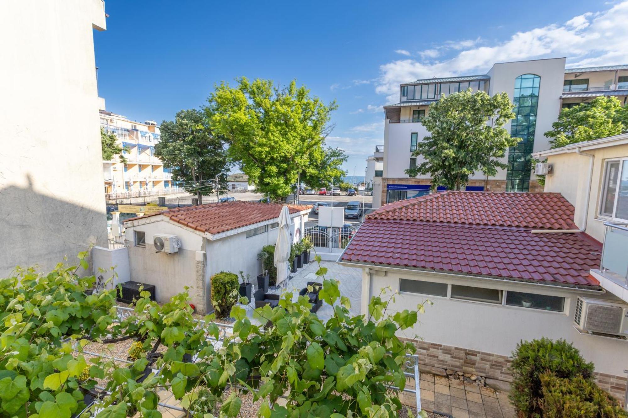 Guest House Desi Balchik Extérieur photo