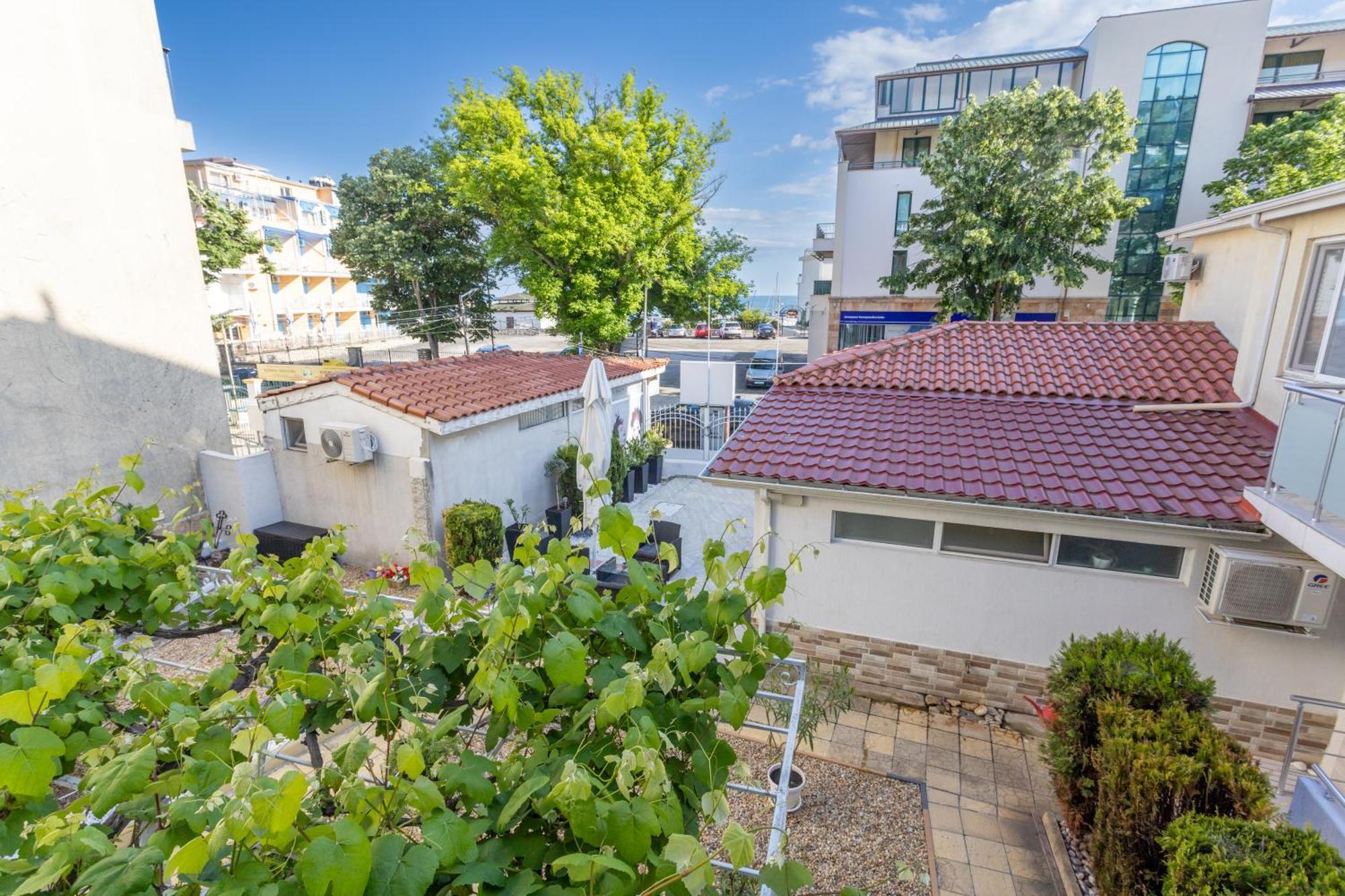 Guest House Desi Balchik Extérieur photo