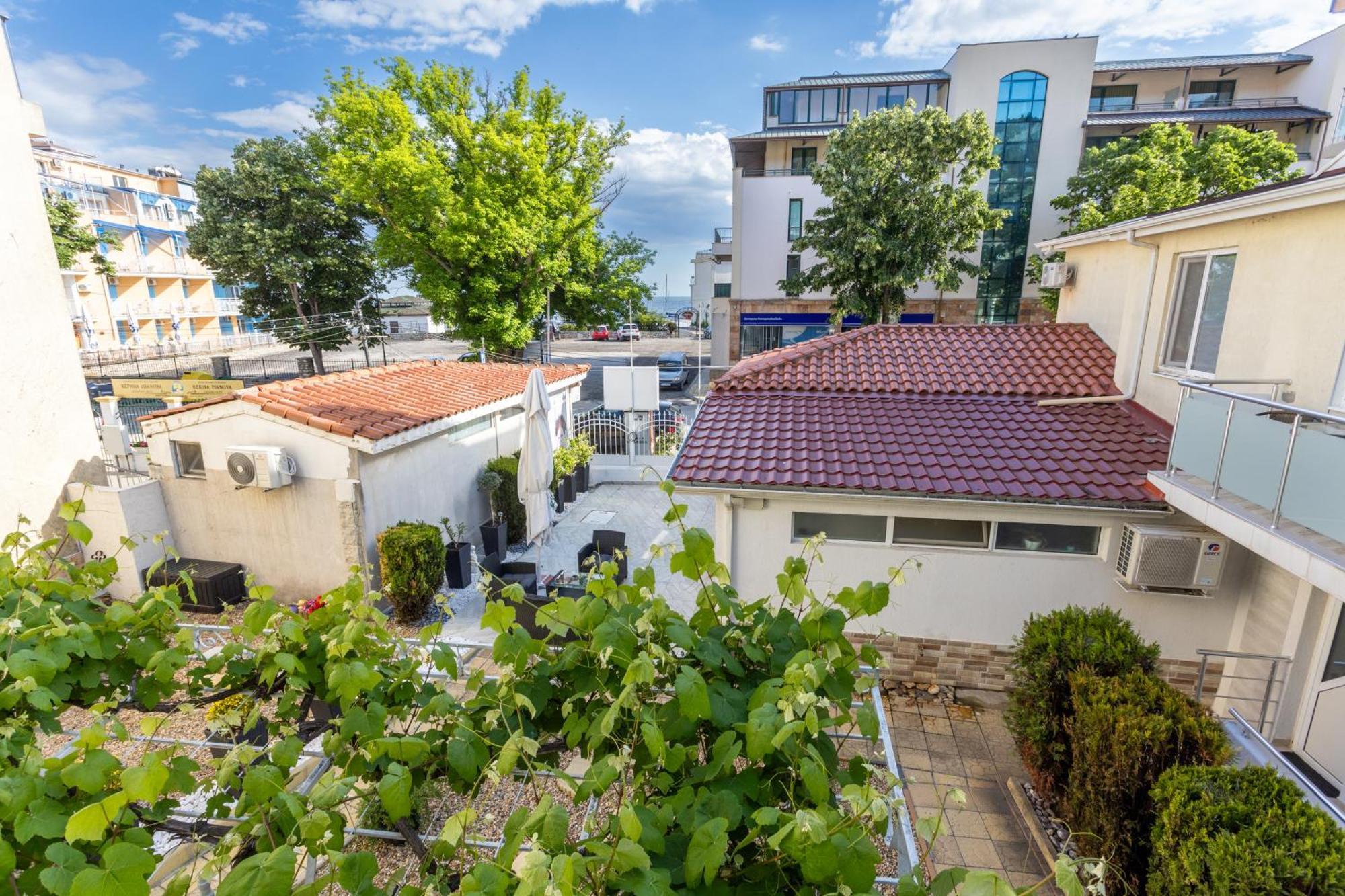 Guest House Desi Balchik Extérieur photo