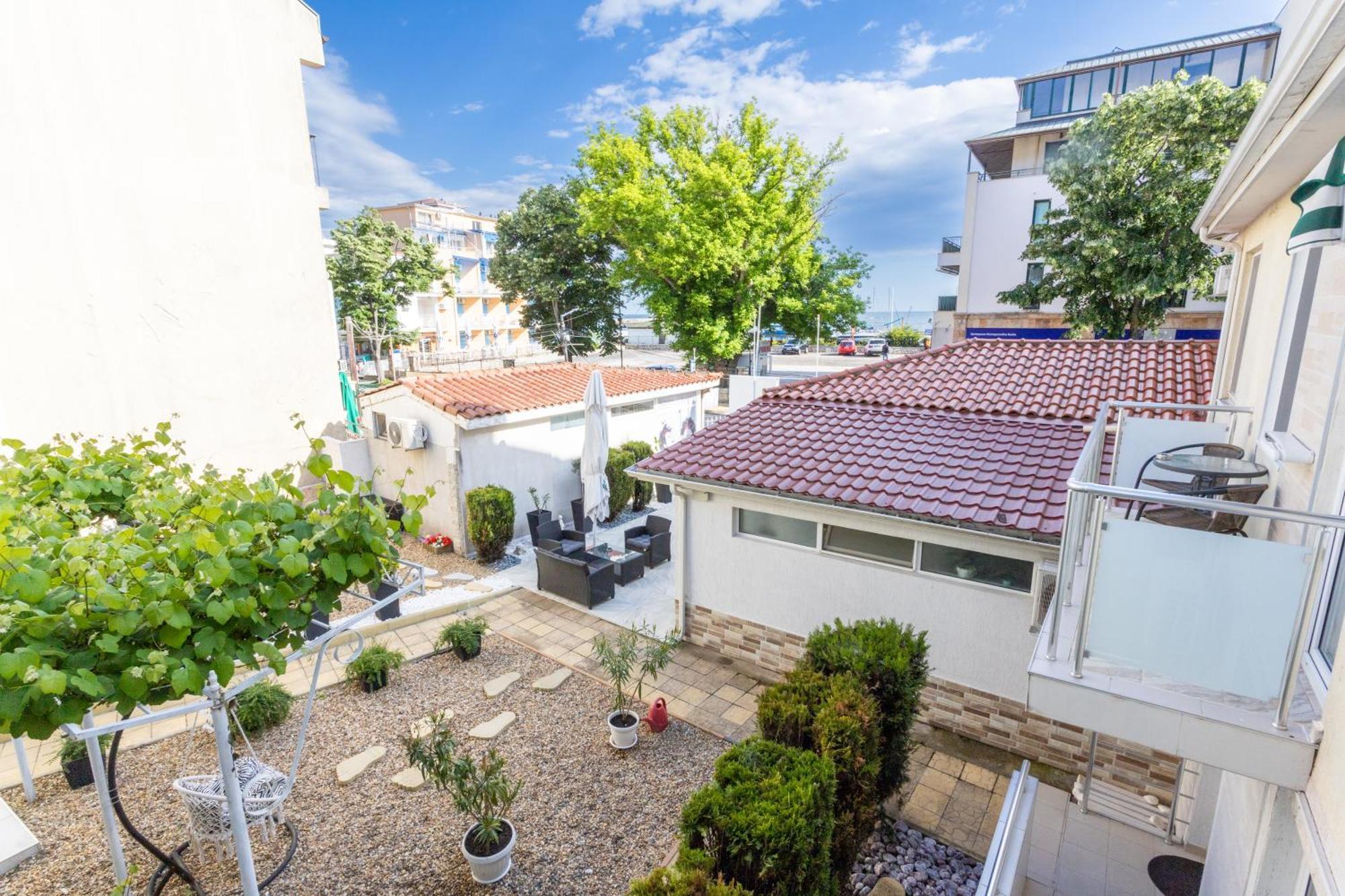 Guest House Desi Balchik Extérieur photo
